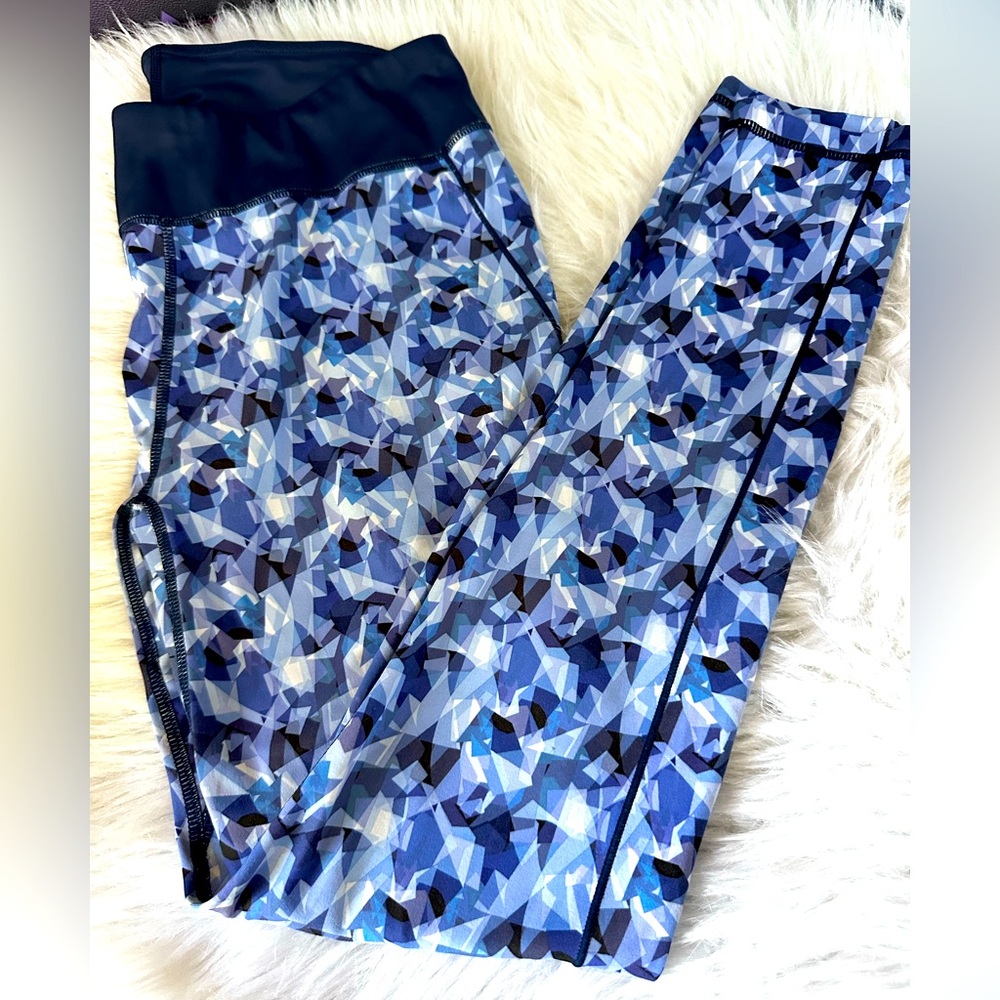 EUC Uniqlo Dynamic Blue and Black Leggings Size XL